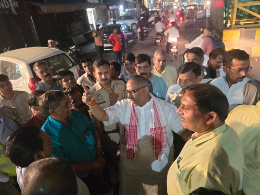 ढाकरान चौराहे पर नाले का पानी रुकने पर एमएलसी विजय शिवहरे का दखल, मेट्रो चार फीट व्यास के पाइप को नाले से जोड़कर समाधान करेगा