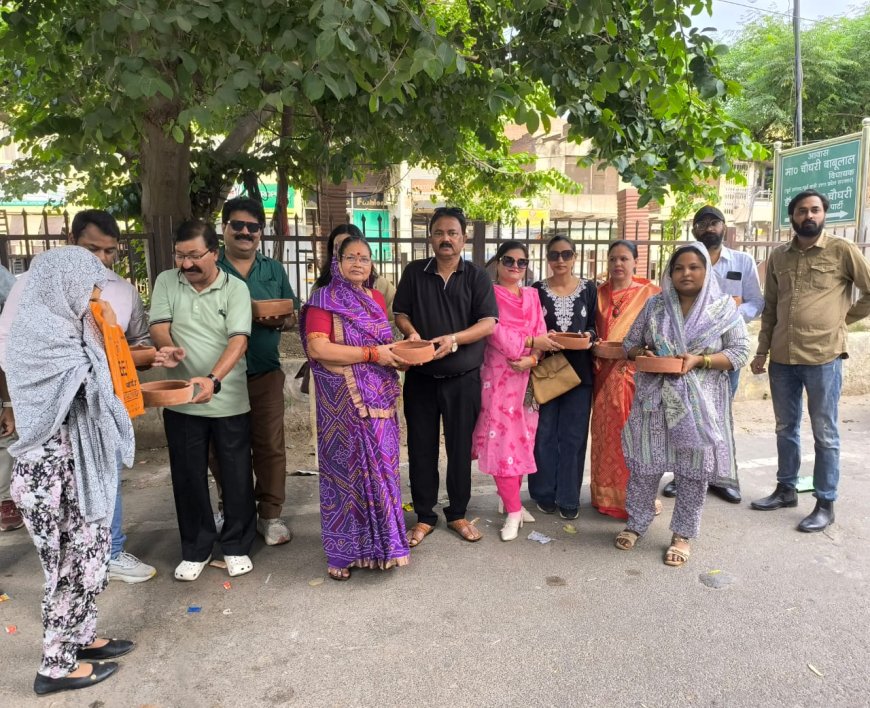 भीषण गर्मी में प्यास से तड़पते पक्षियों के लिए वितरित किए जलपात्र, लीडर्स आगरा और तपन फाउंडेशन की सराहनीय पहल