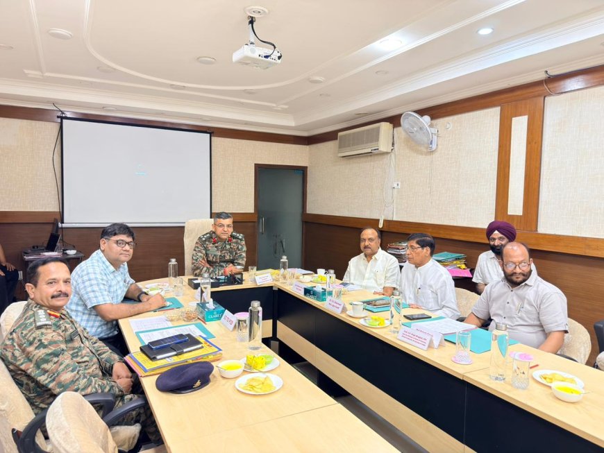 आगरा छावनी के समग्र विकास को लेकर मंथन: सड़कों, सफाई, जलापूर्ति और बुनियादी सुविधाओं को दुरुस्त करने की बनी रणनीति, जनप्रतिनिधियों और सैन्य अधिकारियों ने मिलकर तय किया रोडमैप