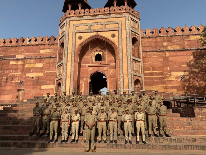 नई तैनाती, नई जिम्मेदारी: फतेहपुर सीकरी में नये पुलिस जवानों को बुलंद दरवाजा से सिखाया गया कर्तव्य और व्यवहार का पाठ