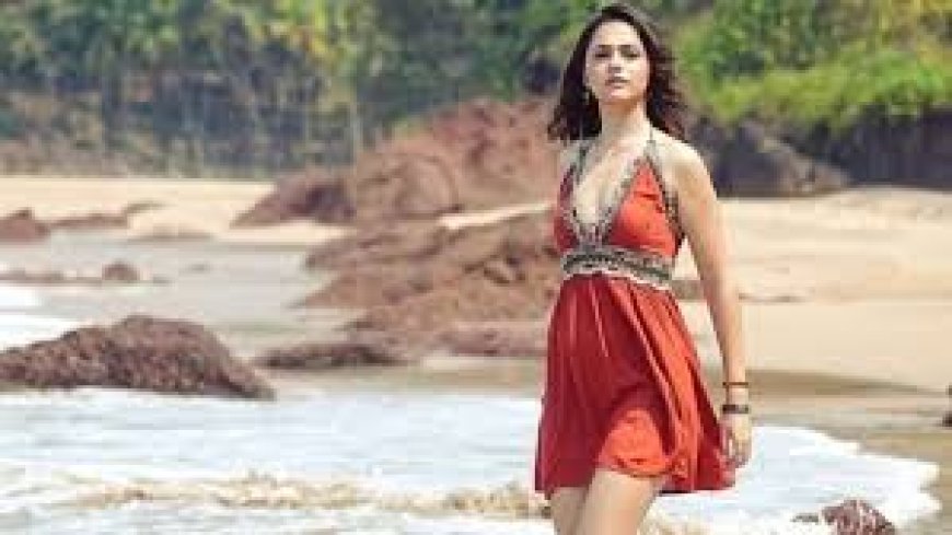 शक्तिशालिनी के सेट से अनीत पड्डा लुक हुआ वायरल, स्कूली यूनिफार्म में दिखीं, रिलीज से काफी पहले ही फिल्म आई चर्चा में