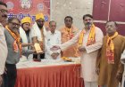 12 ज्योतिर्लिंगों की पैदल यात्रा पर निकले राजानी दंपति का आगरा में पुष्प वर्षा से स्वागत