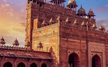 शर्मनाक: आगरा में फतेहपुर सीकरी स्मारक के अंदर धमकाते हुए छात्रा के साथ दुष्कर्म, सुरक्षा व्यवस्था पर उठे सवाल, पर्यटकों में दहशत का माहौल