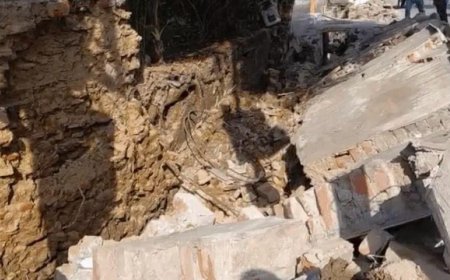 नाला निर्माण बना मौत का गड्ढा, आगरा में दीवार ढही, मलबे में दबकर मजदूर की मौत