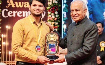 आगरा के युवा पुस्तकालयाध्यक्ष शिवम पचौरी को दिल्ली में मिला राष्ट्रीय सम्मान