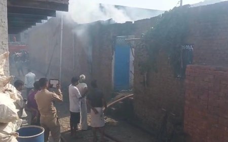 सिलेंडरों में धमाके से दहला यमुना पार गणेश नगर, बाल-बाल बचा परिवार