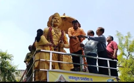 सेवा आगरा ने महाराजा अग्रसेन प्रतिमा का किया दुग्धाभिषेक और आरती, समाज के सुख-दुख में खड़े रहने का लिया संकल्प