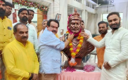 आगरा में मनाया गया छत्रपति संभाजी महाराज का जन्मोत्सव, केंद्रीय मंत्री प्रो. बघेल ने किया माल्यार्पण