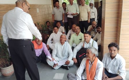 चार गुना मुआवजा दो या जमीन वापस करो : मंडलायुक्त कार्यालय पर धरना देकर किसानों ने भरी हुंकार हुंकार, इनर रिंग रोड तृतीय फेस अधिग्रहण को लेकर बड़े आंदोलन का ऐलान, 19 मई को निर्णायक बैठक