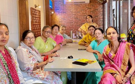 आगरा में मातृ दिवस और परिवार दिवस का संगम, ‘वरिष्ठ माता’ सम्मान से सम्मानित हुईं उमा सिंह