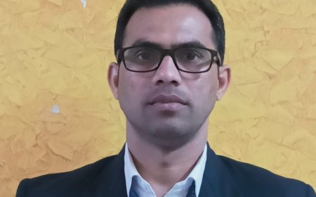 बरेली में चलती ट्रेन के साथ प्लेटफॊर्म पर घिसट रही थी छात्रा, ट्रेन मैनेजर ने सेकेंडों में ऐसा फैसला लिया कि युवती की जान बच गई