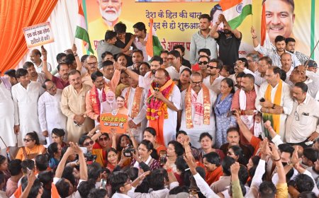 आगरा में राष्ट्र प्रथम की हुंकारः सांसद नवीन जैन की जन संकल्प यात्रा में भगवान टॉकीज से शहीद स्मारक तक उमड़ी भीड़, घोड़ा-तांगा बना आकर्षण का केंद्र
