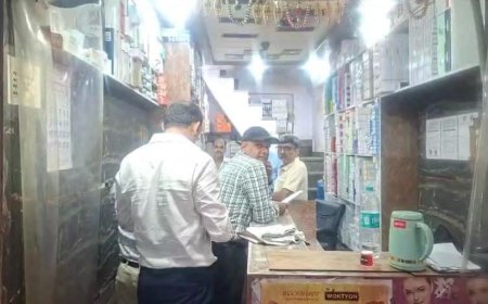 मुबारक महल दवा बाजार में औषधि विभाग का छापा, कई दुकानों पर जांच से मची खलबली