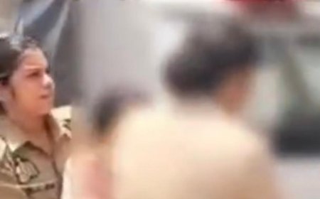 आगरा में डीसीपी ऑफिस के बाहर दो महिलाओं का हाईवोल्टेज ड्रामा, एक ने किया आत्मदाह का प्रयास