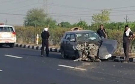 आगरा-लखनऊ एक्सप्रेसवे पर हादसा: तेज रफ्तार कार डिवाइडर से टकराई, दो लोग गंभीर घायल, जैतपुर में बेकाबू ट्रक विद्युत खंभे से टकाराया
