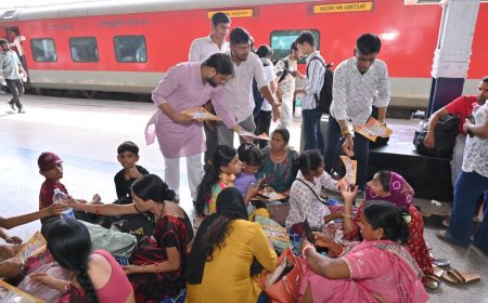 आगरा कैंट स्टेशन पर गूंजा ‘राष्ट्र प्रथम’ का संदेश, यात्रियों को दिलाया राष्ट्रहित का संकल्प