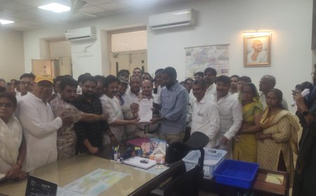 जैन साध्वियों की मौत पर फूटा आक्रोश, सैकड़ों लोगों ने कलेक्ट्रेट पहुंचकर दिया ज्ञापन, संत सुरक्षित नहीं तो समाज कैसे सुरक्षित?  जैन समाज ने उठाई राष्ट्रीय संत सुरक्षा नीति की मांग