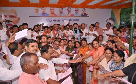 ‘राष्ट्र प्रथम अभियान’ के अंतिम चरण में आगरा में गूंजा राष्ट्रभक्ति का संकल्प, सामूहिक शपथ कार्यक्रम में उमड़ा जनसैलाब, स्वदेशी और आत्मनिर्भर भारत का लिया गया दृढ़ संकल्प