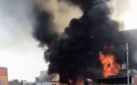 ग्वालियर हाईवे किनारे तीन मंजिला मार्केट में भड़की भीषण आग, लाइब्रेरी में पढ़ रहे बच्चों में मची चीख-पुकार