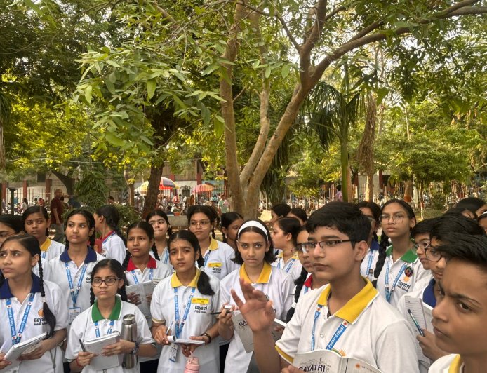पालीवाल पार्क में प्रकृति ने सिखाया जीवन का पाठ: गायत्री पब्लिक स्कूल के विद्यार्थियों का जागरूकता से भरपूर प्रकृति भ्रमण