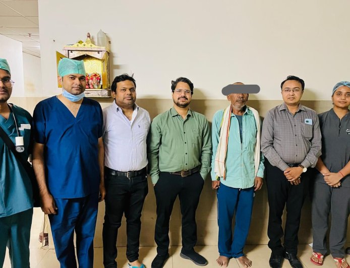 एसएन में जटिल कैंसर सर्जरी कर पेट के पीछे फैले विशाल ट्यूमर को किडनी समेत निकाला, मरीज को दी नई जिंदगी