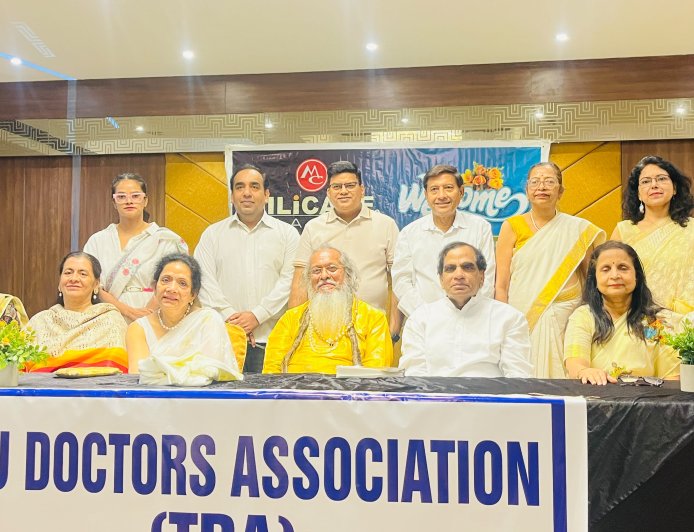 ताज डॉक्टर्स एसोसिएशन की नई टीम ने ली शपथ, चिकित्सकों पर बढ़ती हिंसा के खिलाफ उठी आवाज