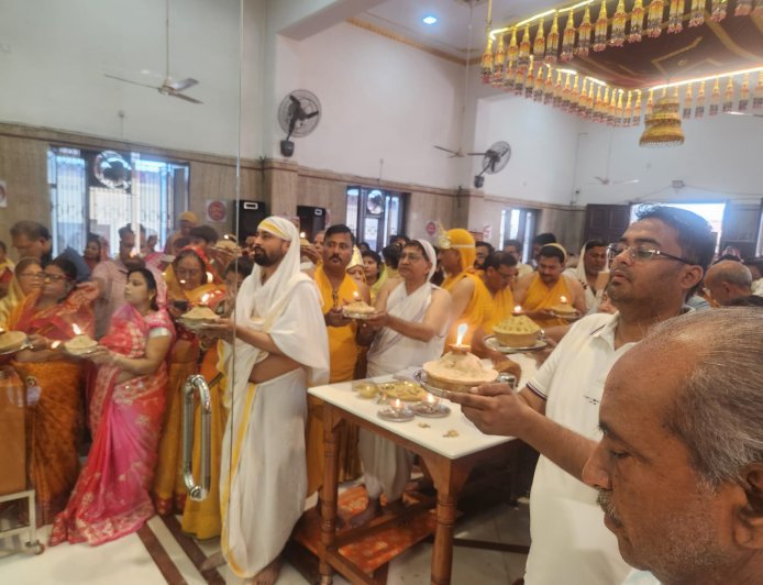 आगरा में श्रद्धा और भक्ति के साथ मनाया गया त्रि-कल्याणक महोत्सव, 108 किलो लाडू अर्पित