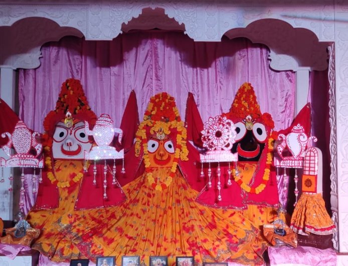 पुरुषोत्तम मास में तीन वर्ष बाद नवांक श्रृंगार से सजे श्रीहरि, इस्कॊन मंदिर में दीपों की आभा में निखरा भक्ति का दिव्य दृश्य