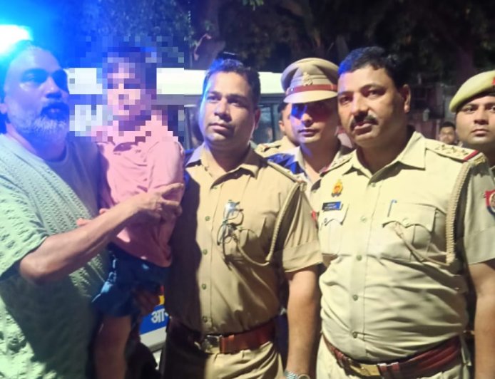 आगरा पुलिस की तत्परता रंग लाई, 40 मिनट में लापता 7 वर्षीय मासूम सकुशल बरामद किया