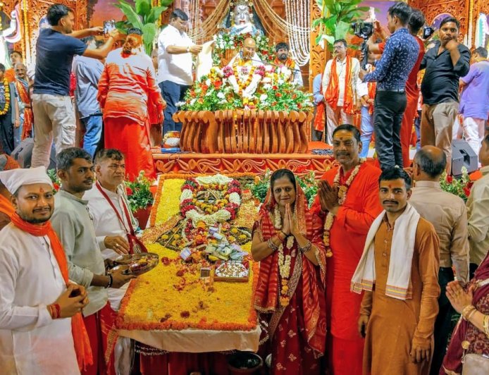श्रीमनःकामेश्वर मंदिर मठ के भागवत ज्ञान यज्ञ, शिव परिवार संस्था की शिवमहापुराण कथा और इस्कॉन-राधा सखी ग्रुप के कथा महोत्सव में उमड़ी श्रद्धा