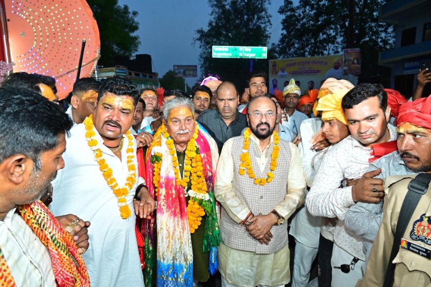 परशुराम जयंती पर भव्य शोभायात्रा, श्रद्धा, शंखध्वनि और जयघोष से गूंजा शमसाबाद
