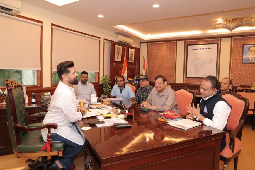 आगरा को फूड हब बनाने की दिशा में बड़ा संकेत: केंद्रीय मंत्री चिराग पासवान से मुलाकात में फूड पार्क, नीति एकीकरण पर चर्चा, फूड एक्सपो के पोस्टर का विमोचन   