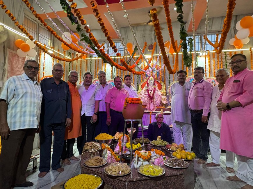 आगरा में दीपों की ज्योति में नहाया श्री अक्रूर मंदिर: भक्ति, भोग और यज्ञ से गूंजा पूरा परिसर
