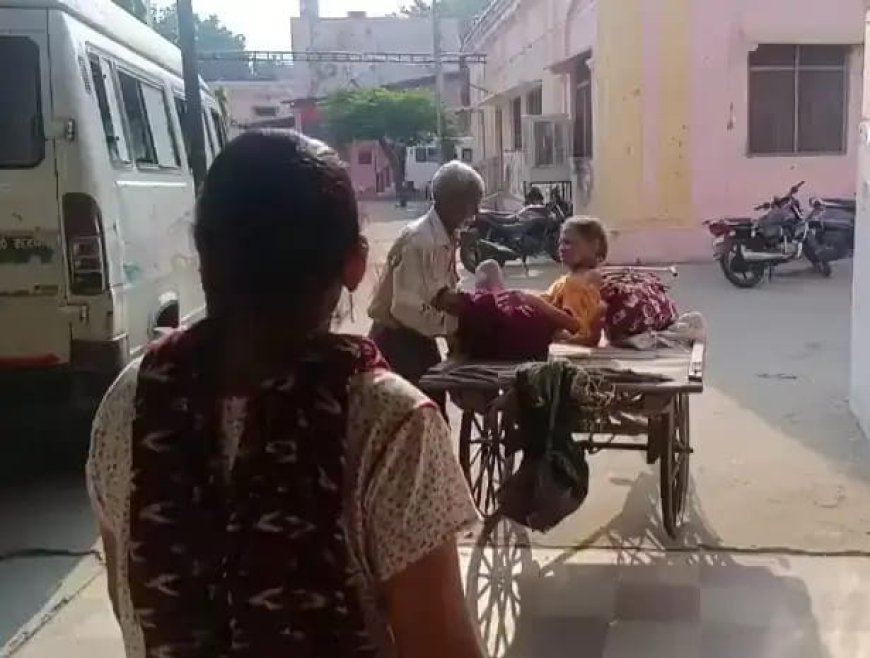 बरेली में बीमार पत्नी को ठेले पर ले गया बुजुर्ग, जिला अस्पताल की संवेदनहीनता ने शर्मसार की स्वास्थ्य व्यवस्था, बेबस पति बोला- एम्बुलेंस नहीं, इलाज नहीं… अगर मरना ही है तो घर पर क्यों न मरें, डीएम ने जांच कमेटी बनाकर तीन दिन में मांगी रिपोर्ट