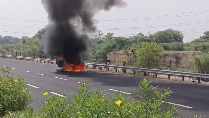 आगरा-लखनऊ एक्सप्रेसवे पर धू-धू कर जली स्कॉर्पियो, बाल-बाल बचे अधिशासी अभियंता और चालक