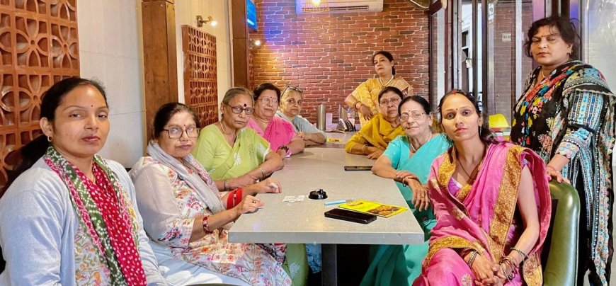 आगरा में मातृ दिवस और परिवार दिवस का संगम, ‘वरिष्ठ माता’ सम्मान से सम्मानित हुईं उमा सिंह