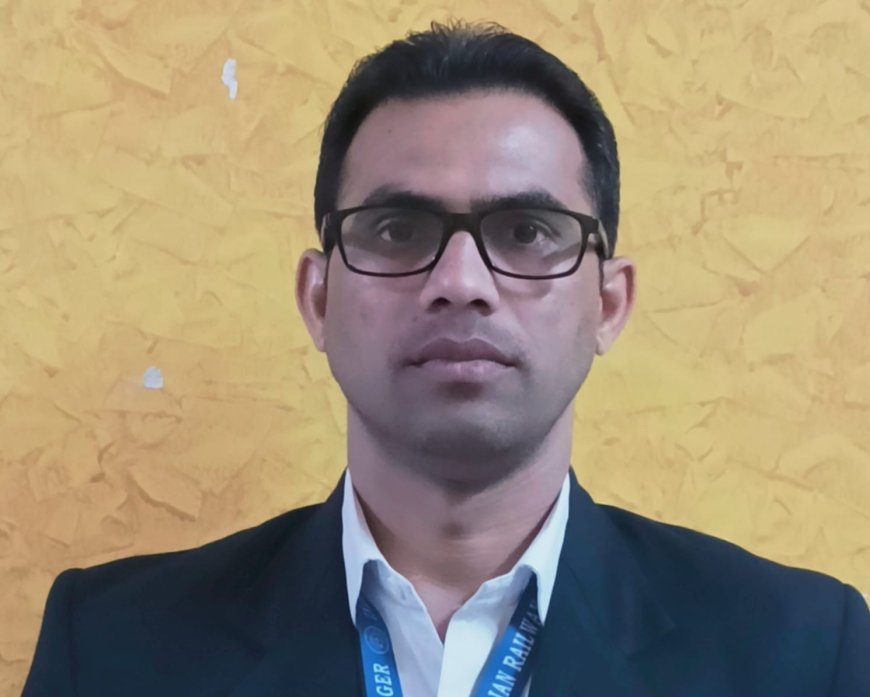 बरेली में चलती ट्रेन के साथ प्लेटफॊर्म पर घिसट रही थी छात्रा, ट्रेन मैनेजर ने सेकेंडों में ऐसा फैसला लिया कि युवती की जान बच गई