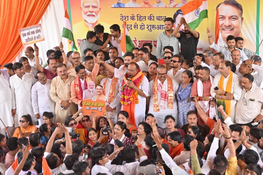 आगरा में राष्ट्र प्रथम की हुंकारः सांसद नवीन जैन की जन संकल्प यात्रा में भगवान टॉकीज से शहीद स्मारक तक उमड़ी भीड़, घोड़ा-तांगा बना आकर्षण का केंद्र