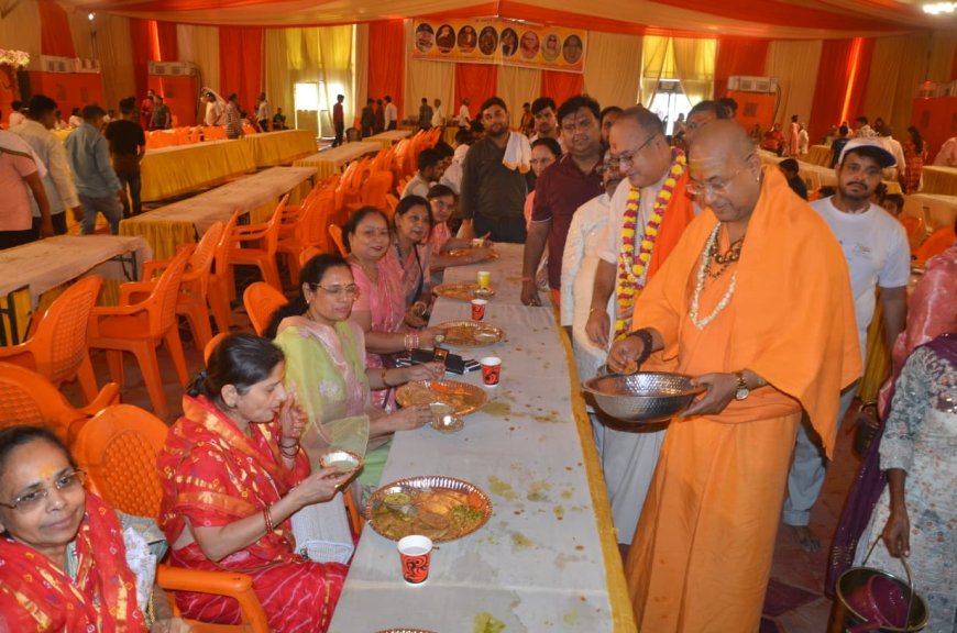 यमुना तट पर पूर्णाहुति के साथ संपन्न हुआ श्रीमद्भागवत ज्ञान यज्ञ, हजारों श्रद्धालुओं ने ग्रहण की प्रसादी