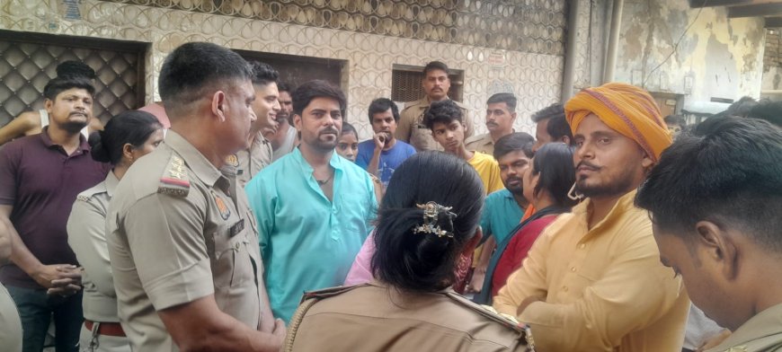ताजमहल में ईद की नमाज पर हिंदू महासभा का विरोध, कार्यकर्ताओं को पुलिस ने किया नजरबंद