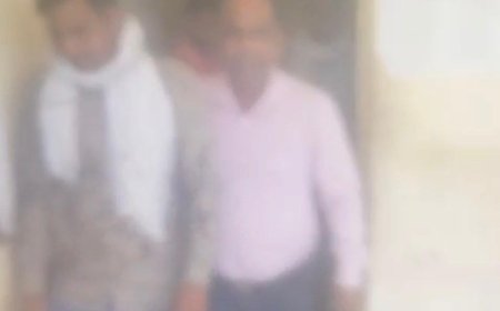 अवैध वसूली का विरोध पड़ा भारी, जेई ने संविदा लाइनमैन को डंडे से पीटा, वीडियो वायरल