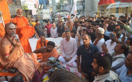 आगरा में शंकराचार्य बोले- गोवध नहीं रोक सकने वाली सरकार को सत्ता में रहने का अधिकार नहीं, गविष्टि धर्मयुद्ध यात्रा शहर में पहुंची, किरावली की धर्मसभा में गौमाता को राष्ट्रमाता घोषित करने की मांग