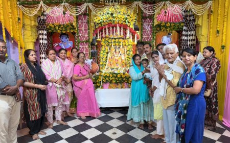 पुरुषोत्तम मास में आगरा के विभिन्न मंदिरों में भगवान श्रीकृष्ण की लीलाओं, कथा अमृत और विशेष मनोरथ उत्सवों के बीच भक्तिमय वातावरण