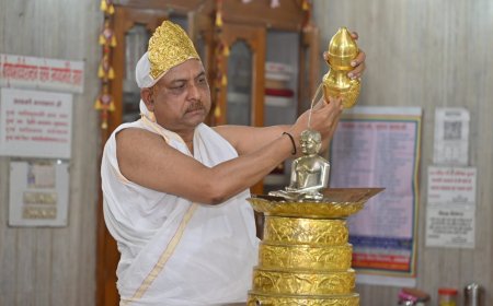 4399 दिनों का इतिहास रचने वाले पीएम मोदी की दीर्घायु के लिए सद नवीन जैन ने किया शांतिधारा अभिषेक