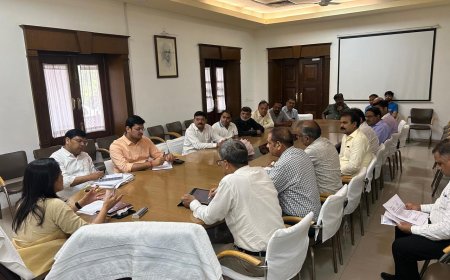 दवा कारोबार पर सख्ती, फर्जी और निष्क्रिय ड्रग लाइसेंस होंगे निरस्त, आयुक्त ने दिए कड़े निर्देश