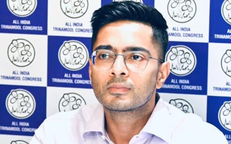 कोलकाता में अभिषेक बनर्जी के घर की तलाशी लेने के लिए पुलिस को गेट का ताला तोड़ना पड़ा, सहयोगी की तलाश में तड़के तीन बजे दी गई दबिश, कार्रवाई से बंगाल की राजनीति में बढ़ी हलचल