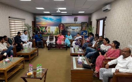 भूपेन्द्र यादव के घर फिर हुई बैठक,  स्पीकर से मिले टीएमसी के बागी सांसद, कीर्ति आजाद, सागरिका घोष भी मिले