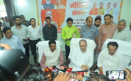 सपा का एजेंडा भ्रम फैलाना, भाजपा का लक्ष्य विकसित भारत, आगरा में प्रभारी मंत्री भूपेंद्र सिंह का हमला