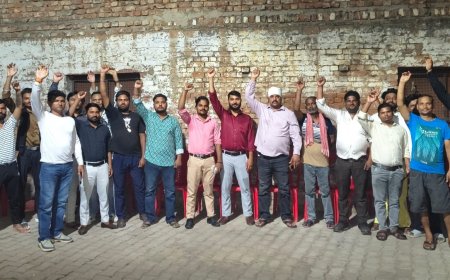 संजयप्लेस विवाद पर वाल्मीकि समाज आर-पार के मूड में, मुकदमा दर्ज न होने पर सफाई व्यवस्था करेंगे ठप