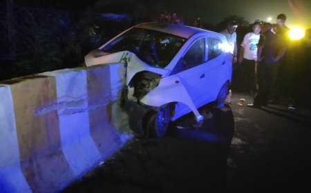 आगरा-लखनऊ एक्सप्रेसवे पर फतेहाबाद क्षेत्र में कुछ घंटों के भीतर तीन सड़क हादसे: कहीं खराब बस से टकराई पिकअप तो कहीं चालक को नींद पड़ी भारी, एक कार पुलिया में जा घुसी, कई लोग घायल
